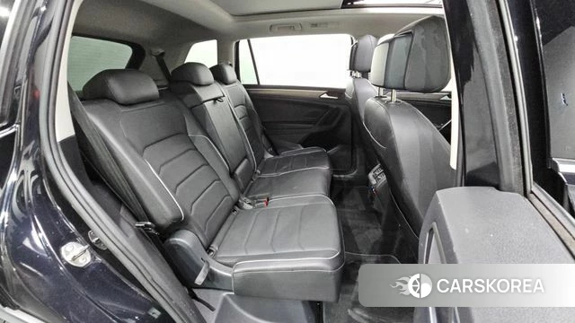 Volkswagen Tiguan Allspace 2023 Черный из Кореи, фото 2