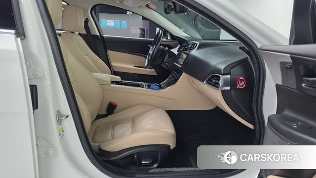 Jaguar XE 2019 Белый из Кореи, фото 2