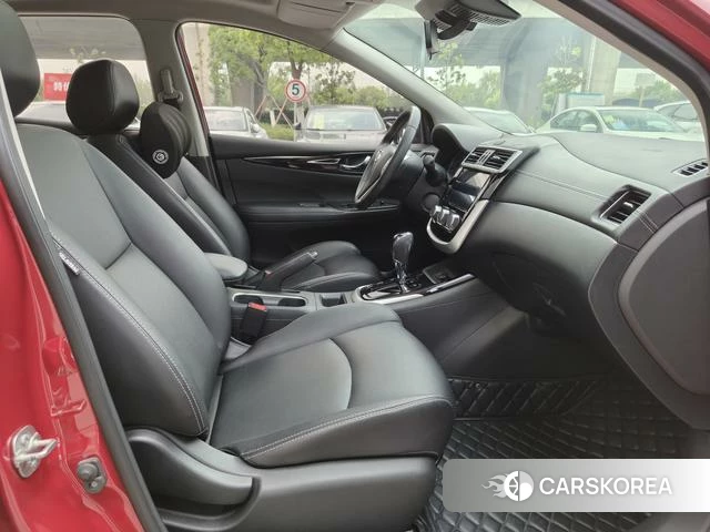 Nissan Tiida 2021 Красный из Китая, фото 2