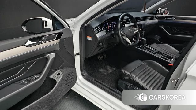 Volkswagen Passat GT (B8) 2021 Белый из Кореи, фото 2