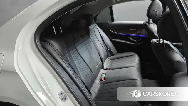 Mercedes-Benz E-Class W213 2019 Белый из Кореи, фото 2