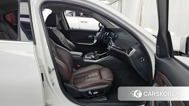 BMW 3 Series (G20) 2022 Белый из Кореи, фото 2