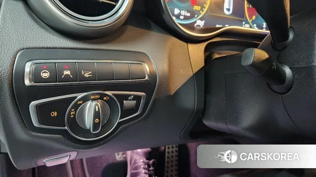 Mercedes-Benz C-Class W205 2023 Белый из Кореи, фото 2