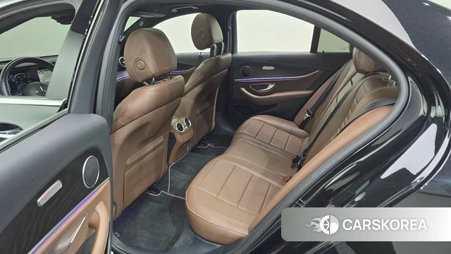 Mercedes-Benz E-Class W213 2023 Черный из Кореи, фото 2