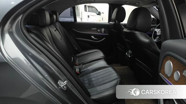 Mercedes-Benz E-Class W213 2018 Серый из Кореи, фото 2