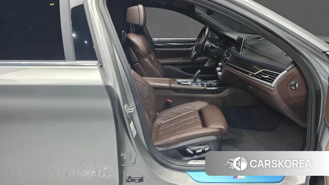 BMW 7 Series (G11) 2022 Серебристо-серый из Кореи, фото 2