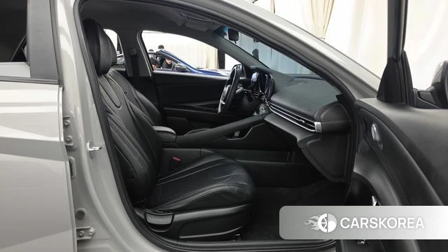 Hyundai Avante (CN7) 2021 Серебристо-серый из Кореи, фото 2