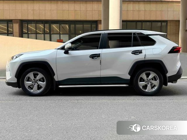 Toyota RAV4 2021 Белый из Китая, фото 2
