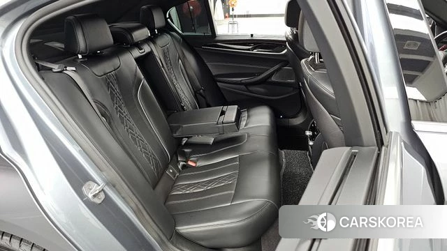BMW 5 Series (G30) 2018 Серый из Кореи, фото 2