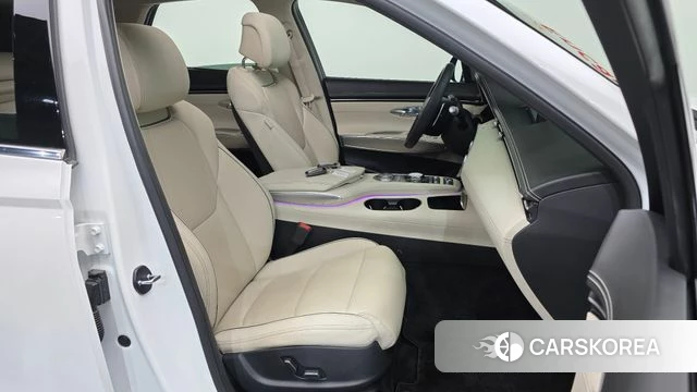 Genesis GV70 2023 Белый из Кореи, фото 2