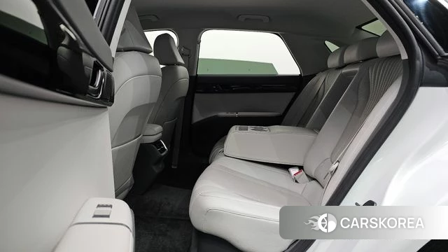 Hyundai Grandeur Hybrid (GN7) 2023 Белый из Кореи, фото 2