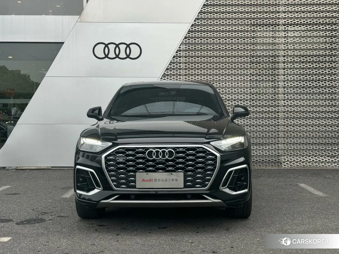 Audi Q5L 2020 Черный из Китая, фото 2