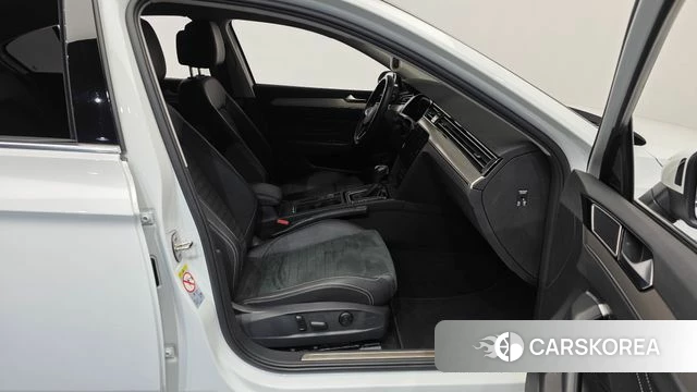 Volkswagen Passat GT (B8) 2022 Белый из Кореи, фото 3