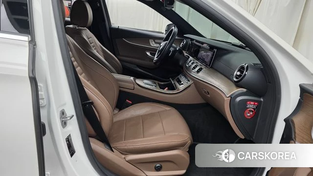 Mercedes-Benz E-Class W213 2021 Белый из Кореи, фото 2