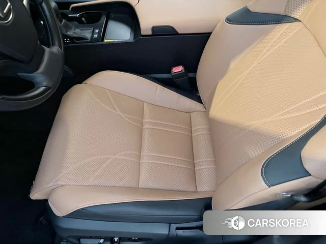 Lexus ES300h 7th generation 2023 Белый из Кореи, фото 2