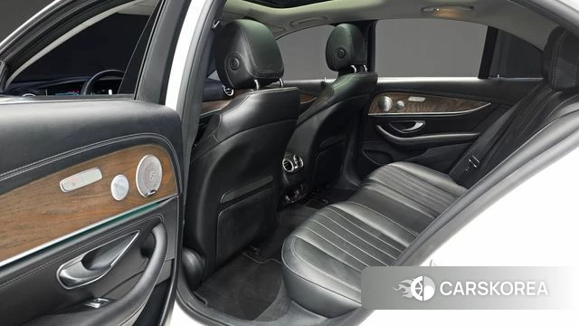 Mercedes-Benz E-Class W213 2019 Белый из Кореи, фото 2