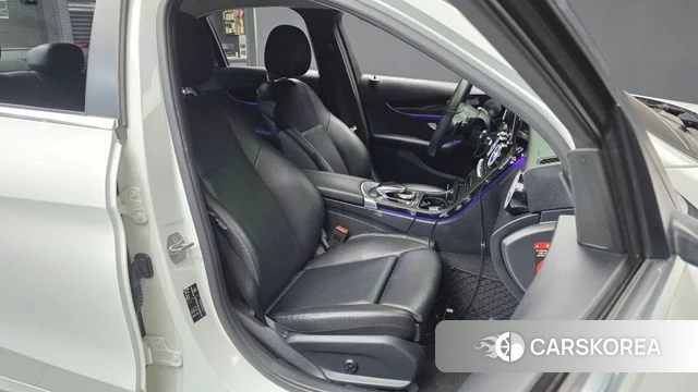 Mercedes-Benz C-Class W205 2019 Белый из Кореи, фото 2