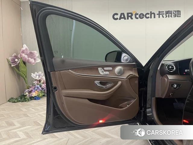 Mercedes-Benz E-Class 2021 Черный из Китая, фото 2