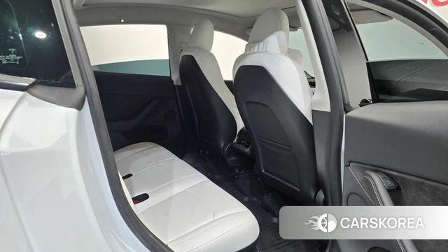 Tesla Model Y 2024 Белый из Кореи, фото 2