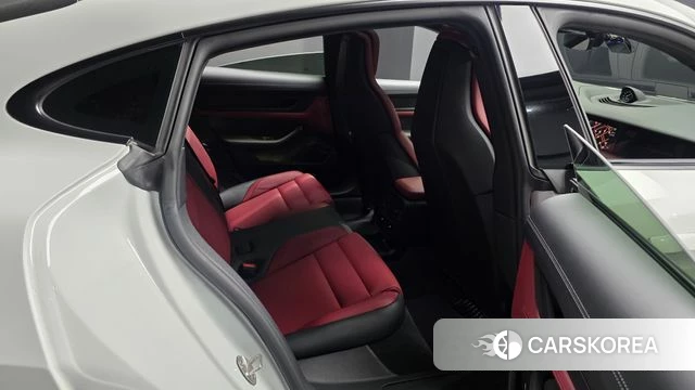 Porsche Taycan 2023 Белый из Кореи, фото 2
