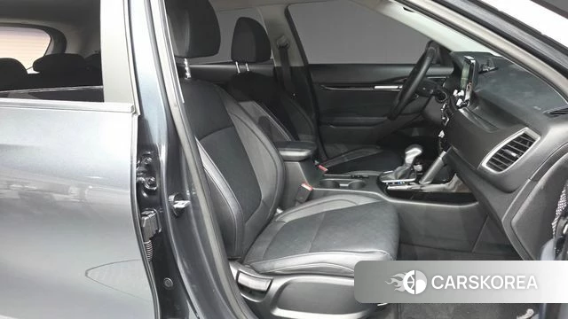 Kia Seltos 2022 Серый из Кореи, фото 2