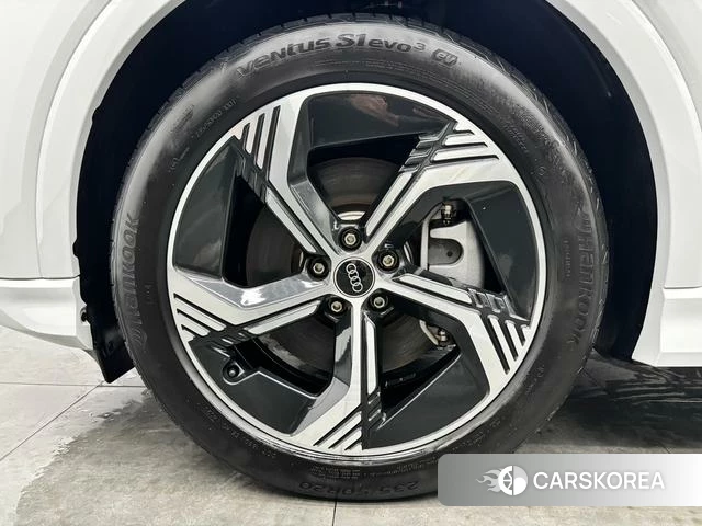 Audi Q4 2024 Белый из Китая, фото 2