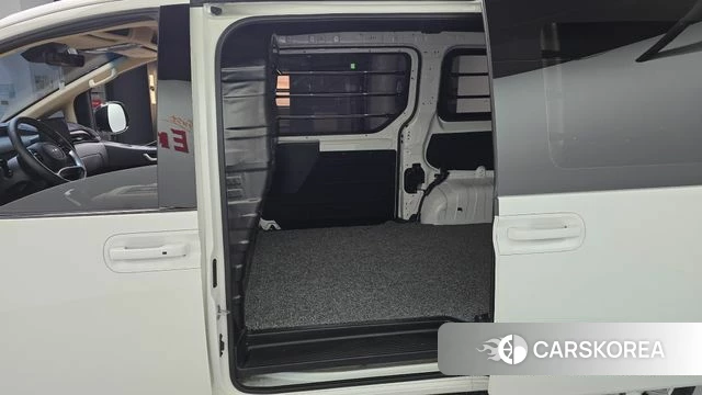 Hyundai Staria 2023 Белый из Кореи, фото 2