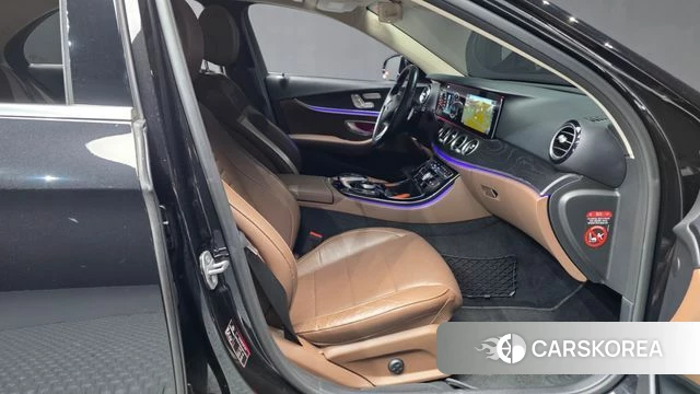 Mercedes-Benz E-Class W213 2018 Черный из Кореи, фото 2