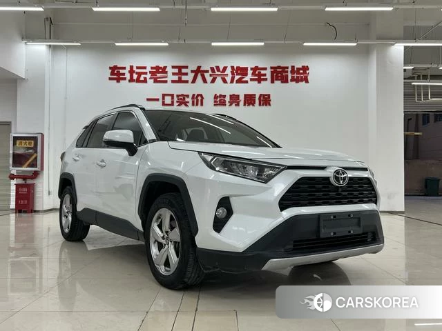 Toyota RAV4 2021 Белый из Китая, фото 2