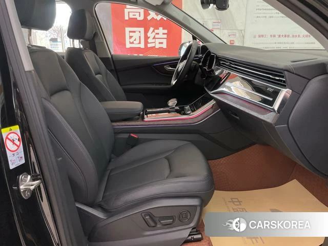 Audi Q7 2023 Черный из Китая, фото 2