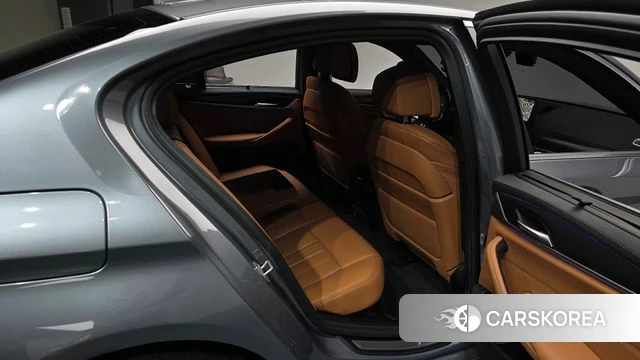 BMW 5 Series (G30) 2022 Серебристо-серый из Кореи, фото 2