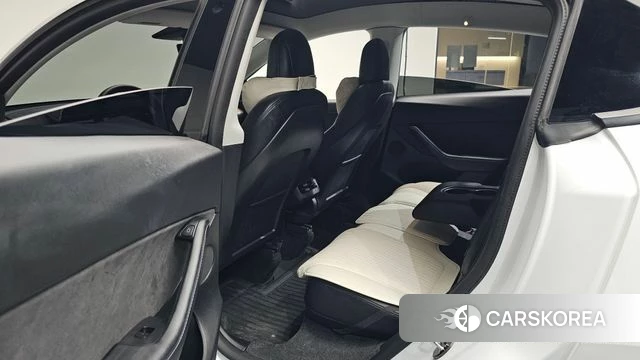 Tesla Model Y 2021 Белый из Кореи, фото 2