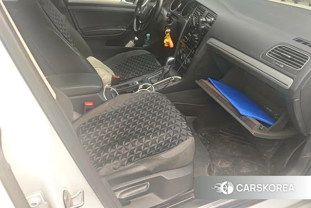 Volkswagen Golf 2021 Белый из Китая, фото 2