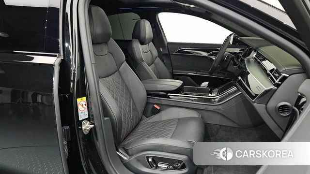 Audi A8 (D5) 2024 Черный из Кореи, фото 2