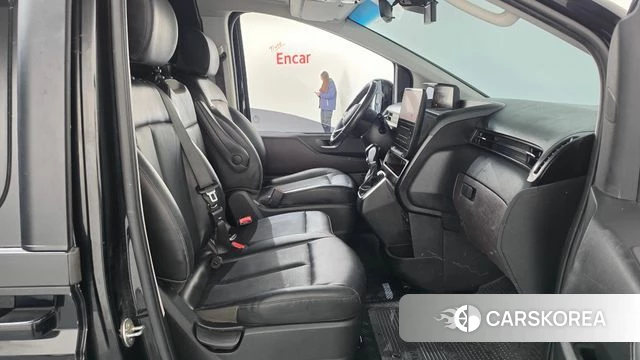 Hyundai Staria 2023 Черный из Кореи, фото 2