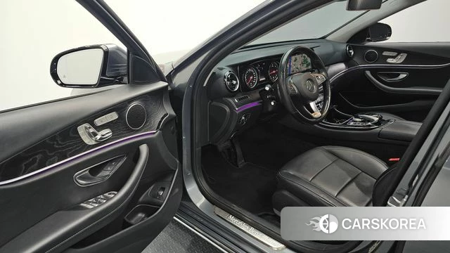 Mercedes-Benz E-Class W213 2018 Серый из Кореи, фото 2