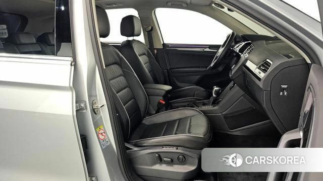 Volkswagen Tiguan second Generation 2021 Серебряный из Кореи, фото 2