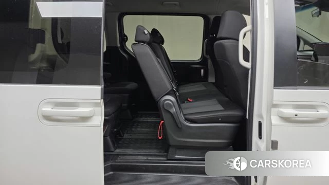 Hyundai Staria 2023 Белый из Кореи, фото 2