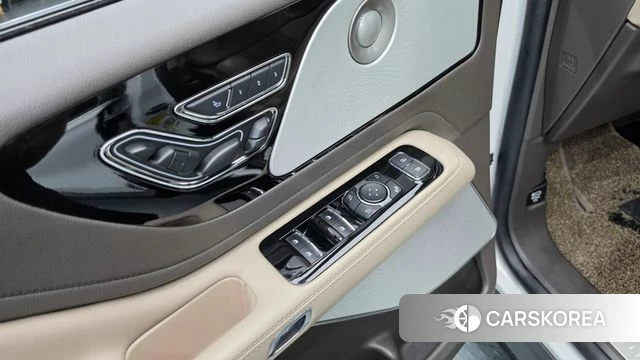 Lincoln Aviator 2nd generation 2023 Белый из Кореи, фото 2