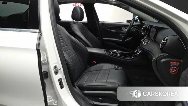 Mercedes-Benz E-Class W213 2020 Белый из Кореи, фото 2