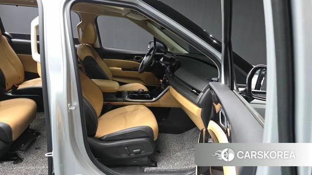 Kia Carnival 4th generation 2022 Серебристо-серый из Кореи, фото 2