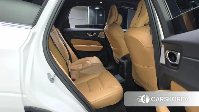 Volvo XC60 second Generation 2023 Белый из Кореи, фото 2