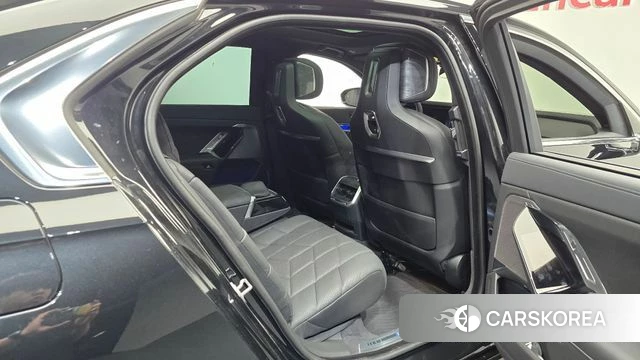 BMW i7 (G70) 2025 Черный из Кореи, фото 2