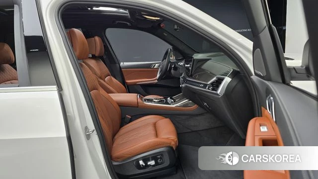 BMW X7 (G07) 2024 Белый из Кореи, фото 2