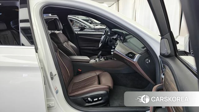 BMW 5 Series (G30) 2020 Белый из Кореи, фото 2