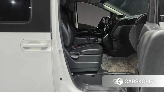 Hyundai Staria 2023 Белый из Кореи, фото 2