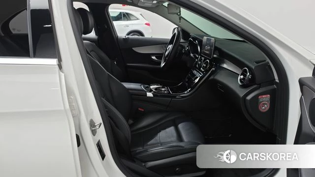 Mercedes-Benz C-Class W205 2018 Белый из Кореи, фото 2