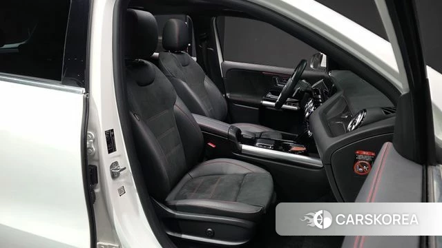 Mercedes-Benz GLA - Class H247 2023 Белый из Кореи, фото 2