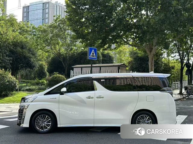 Toyota Vellfire 2022 Белый из Китая, фото 2
