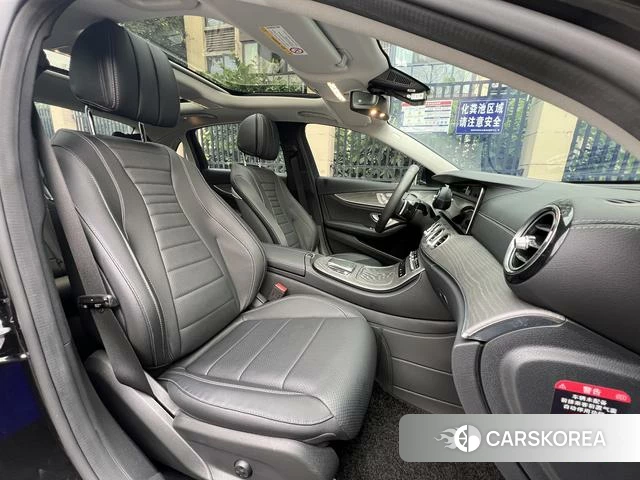Mercedes-Benz E-Class 2024 Черный из Китая, фото 2